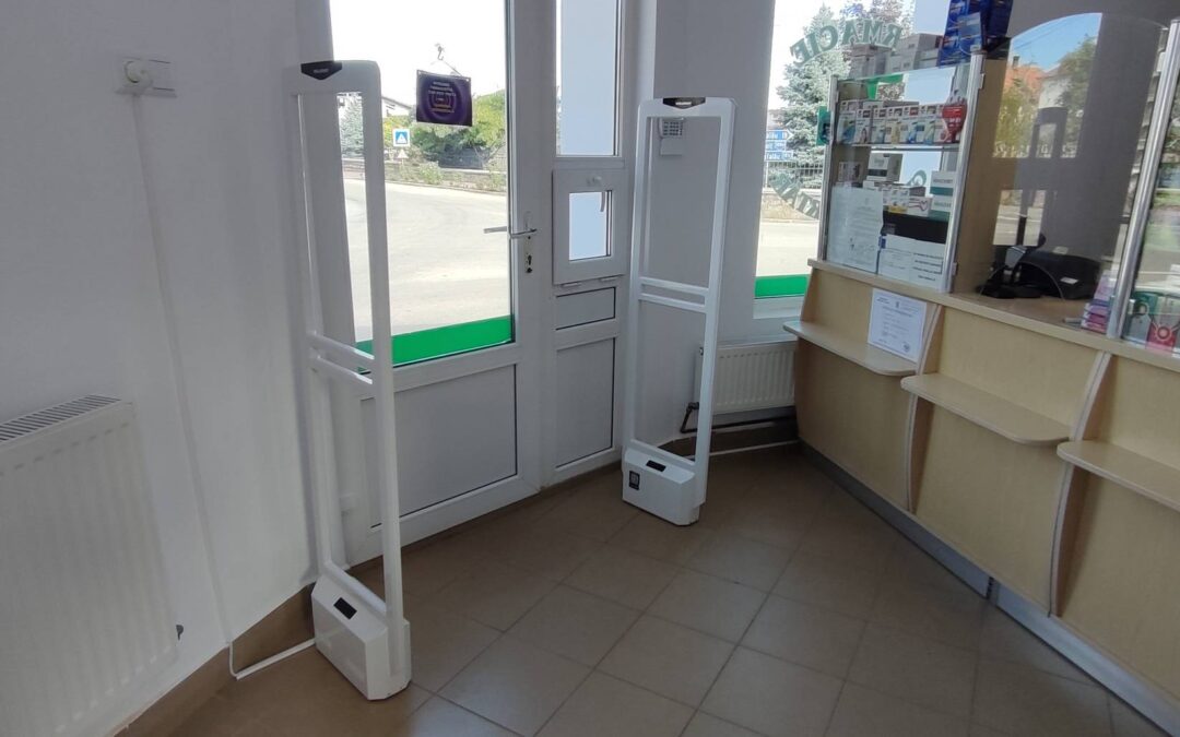 Lopásgátló kapu és áruvédelmi címke rendszer üzletben